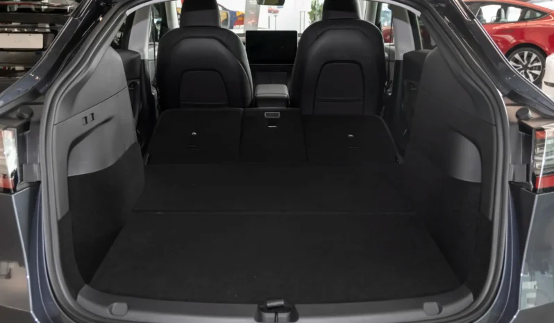 
								Tesla Model Y full									