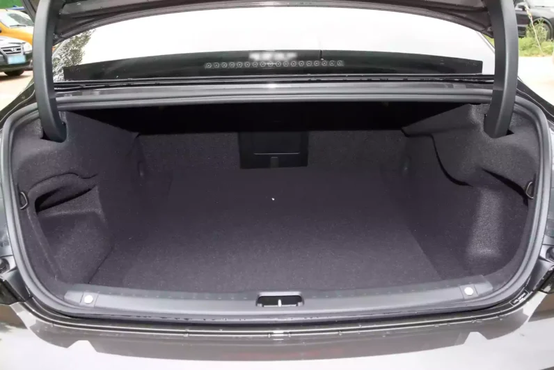 
								Volvo S90 full									