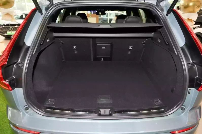 
								Volvo XC60 full									