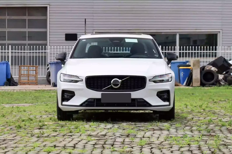 Imgi 4 Volvo S60 2024 appearance