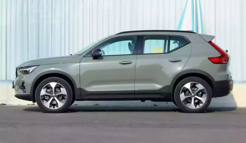 
								Volvo XC40 full									