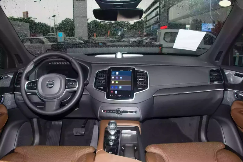 
								Volvo XC90 full									